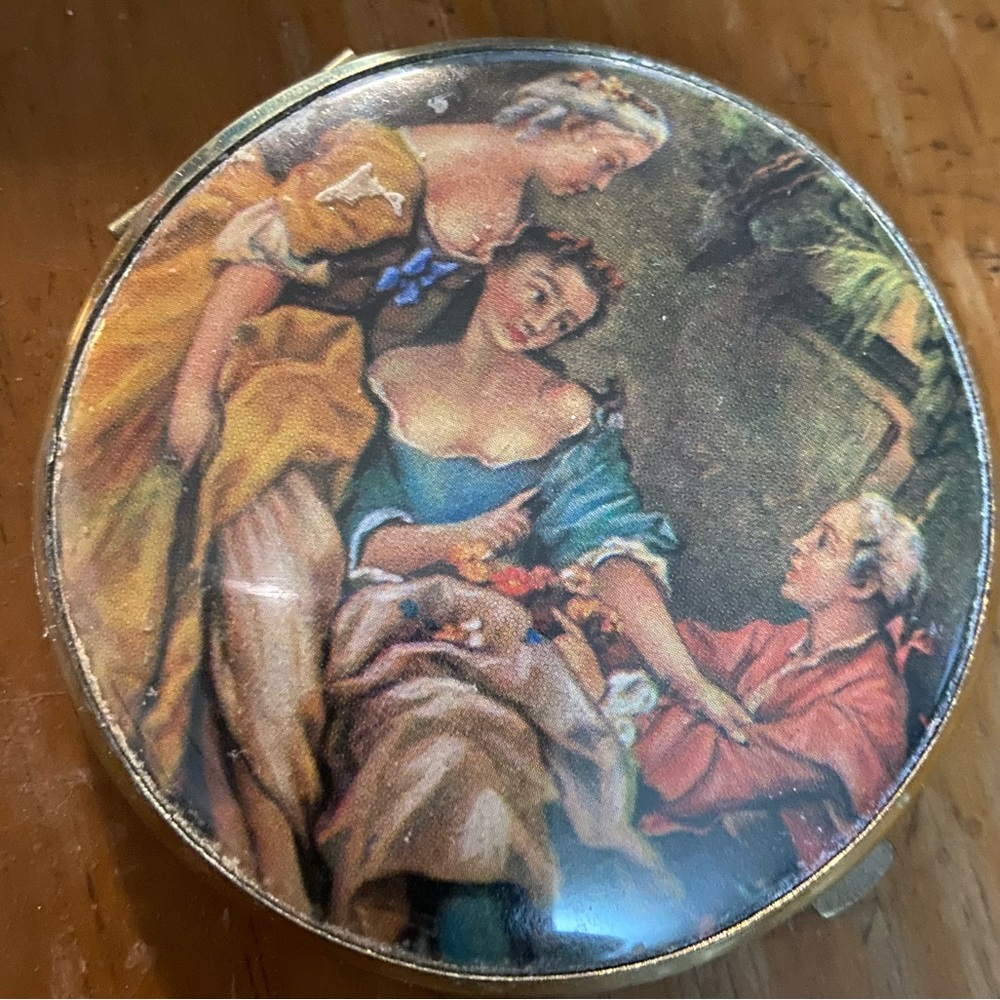 Vintage compact